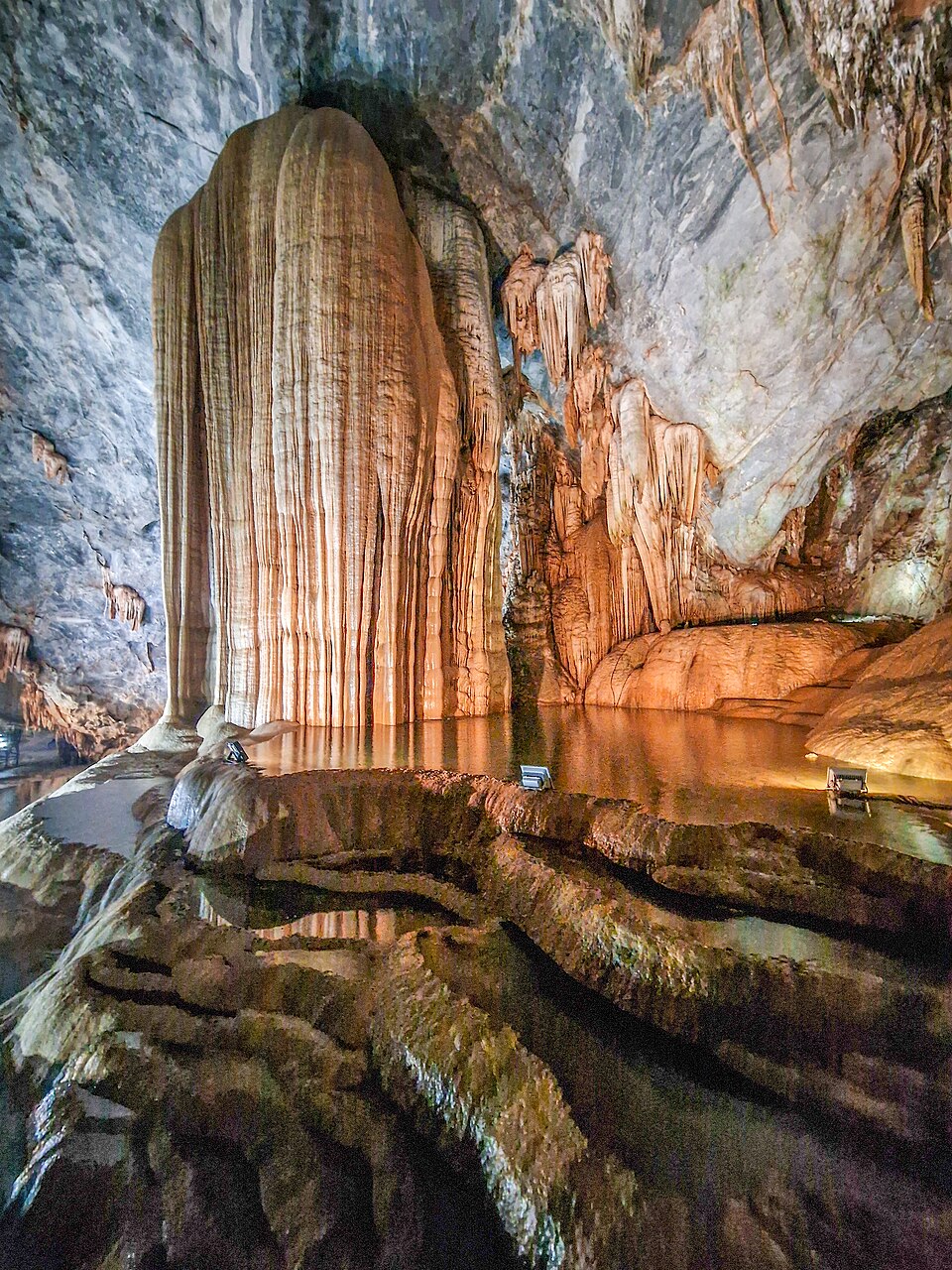 Paradise Cave boardwalk